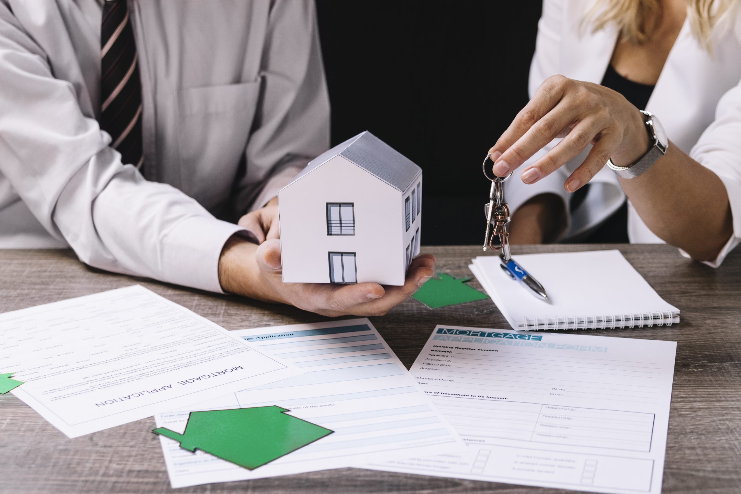 realtor-giving-keys-to-new-owner